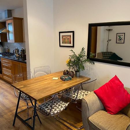 True Colours Apartment In Central Location Bangor  Extérieur photo