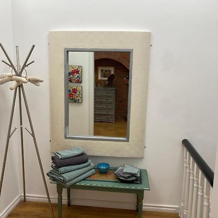 True Colours Apartment In Central Location Bangor  Extérieur photo