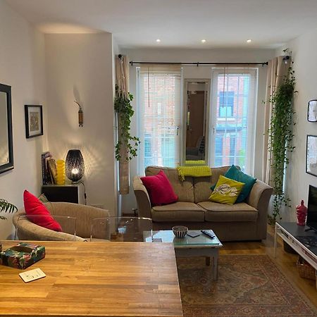 True Colours Apartment In Central Location Bangor  Extérieur photo