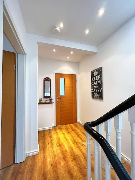 True Colours Apartment In Central Location Bangor  Extérieur photo
