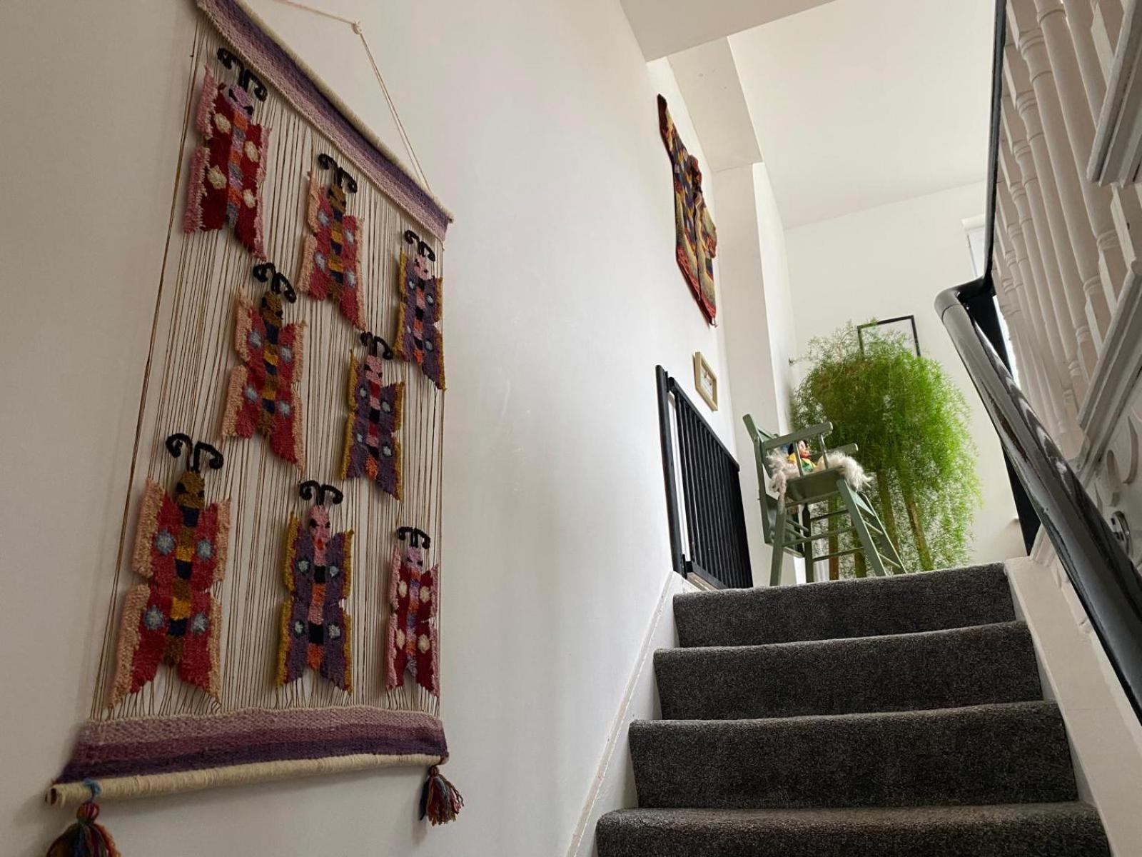 True Colours Apartment In Central Location Bangor  Extérieur photo