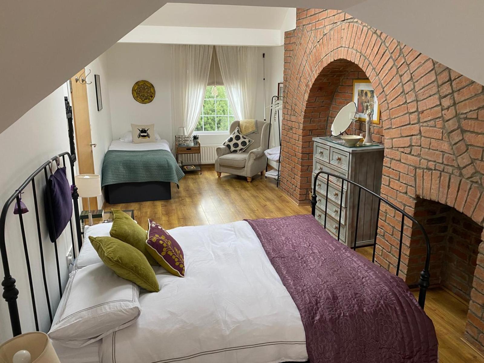 True Colours Apartment In Central Location Bangor  Extérieur photo